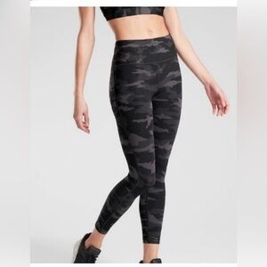 EUC Athleta Ultimate Camo 7/8 Tight Size SP